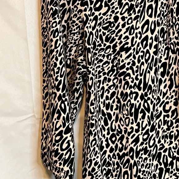 LIZ CLAIBORNE, Quarter Sleeve White/Black Animal Print Round Neck, Blouse, M - Picture 3 of 9